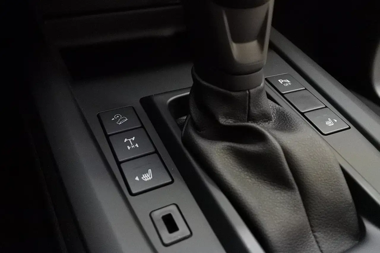 Isuzu D-Max 2023 — фото 8
