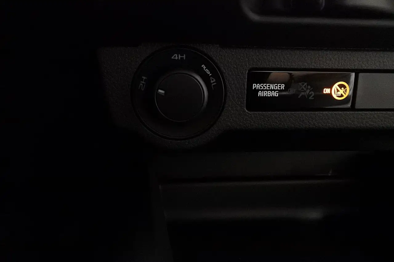 Isuzu D-Max 2023 — фото 9