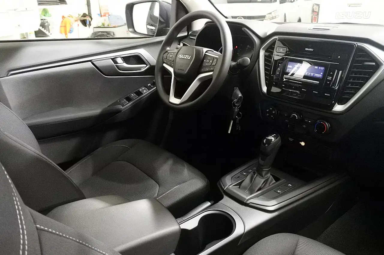 Isuzu D-Max 2023 — фото 12