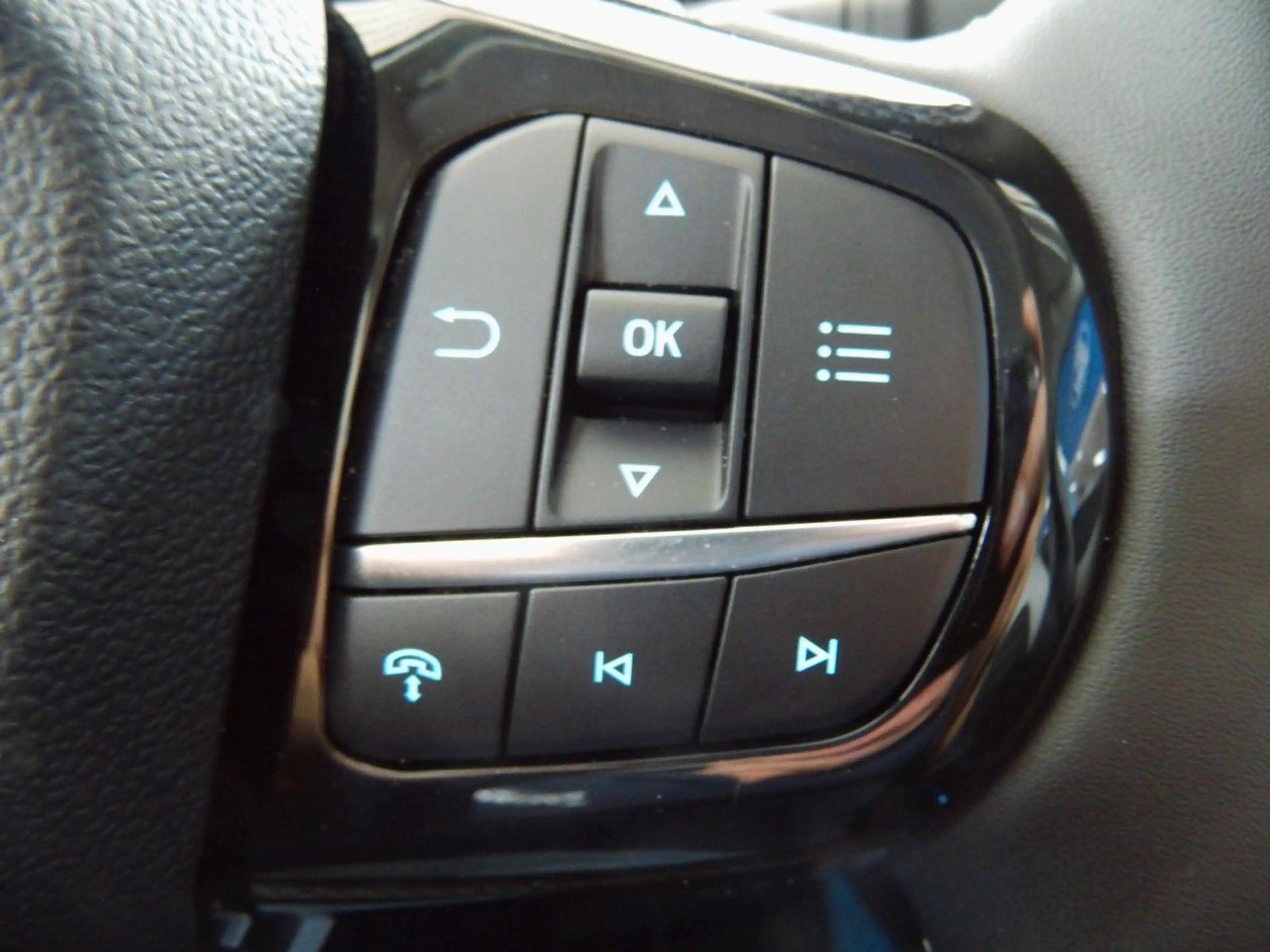 Ford Puma Gen-E 124 kW Premium FWD — photo 8