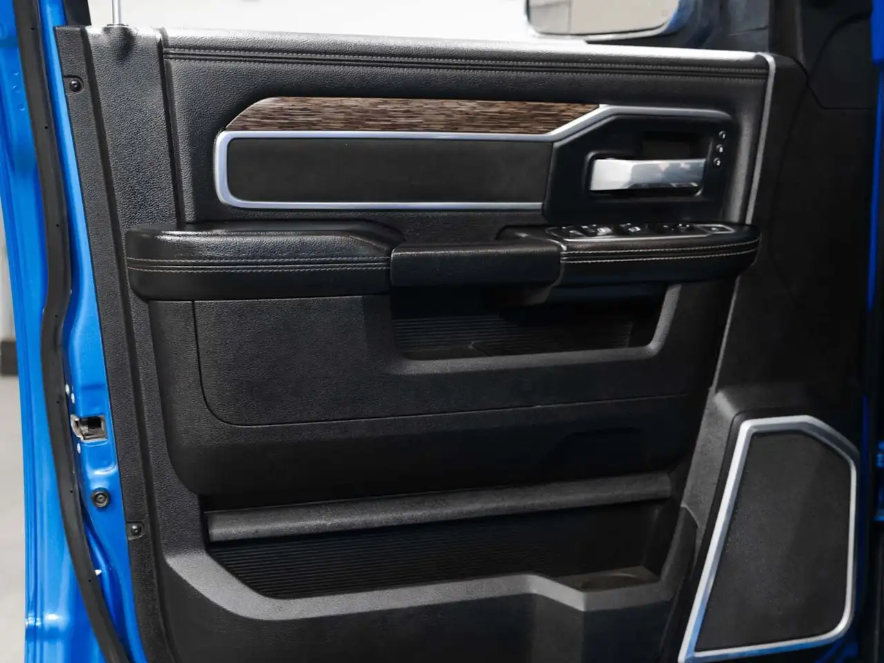 RAM 2500 снимка RAM 2500