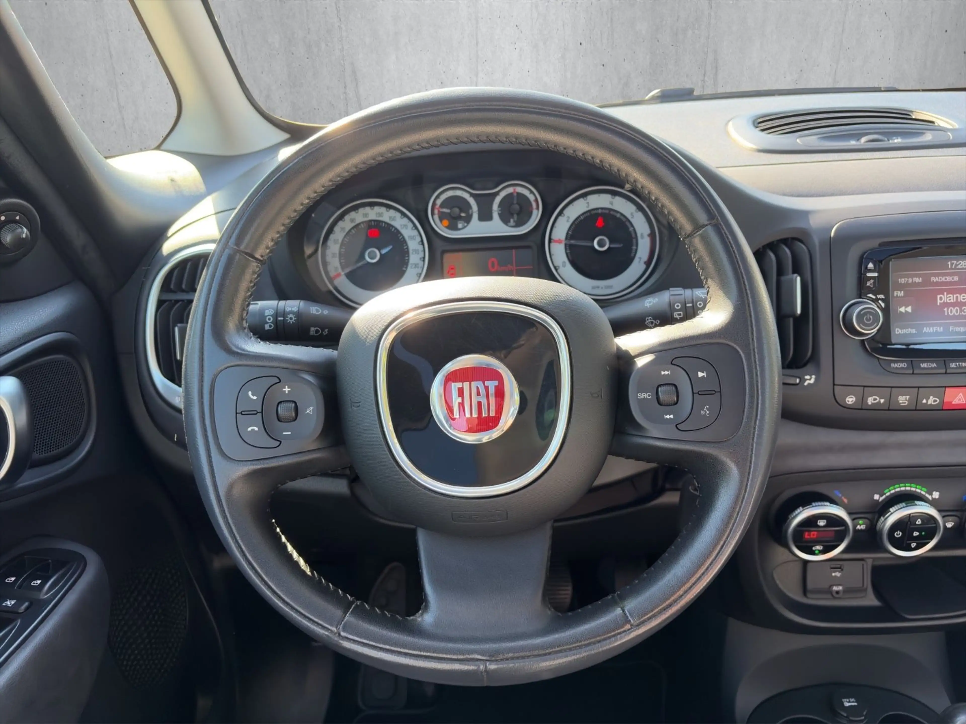 Fiat 500L Lounge KLIMAA/PDC/PANO/TEMPO/BLU — photo 12