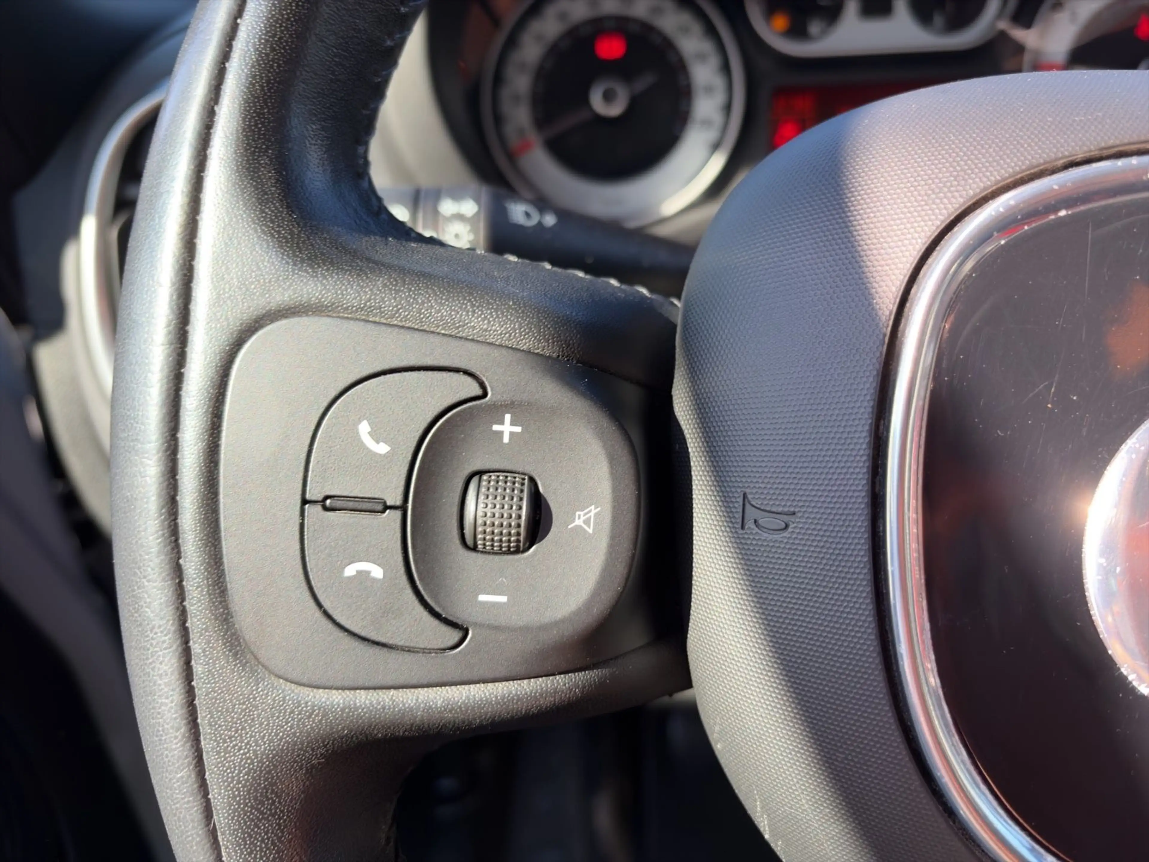 Fiat 500L Lounge KLIMAA/PDC/PANO/TEMPO/BLU — photo 14
