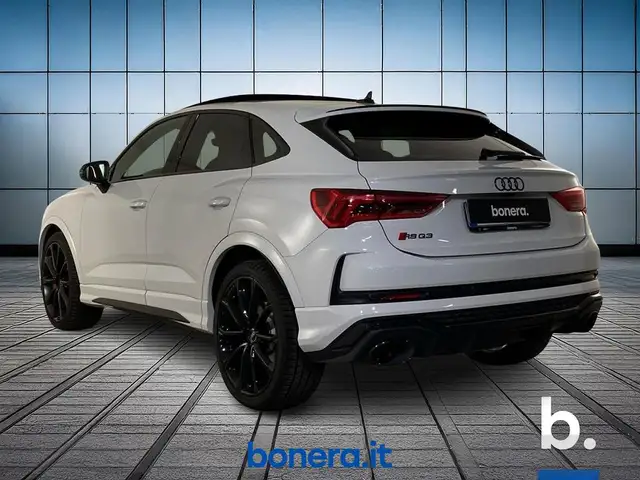 Audi Q3 view 7