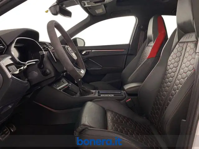 Audi Q3 view 13