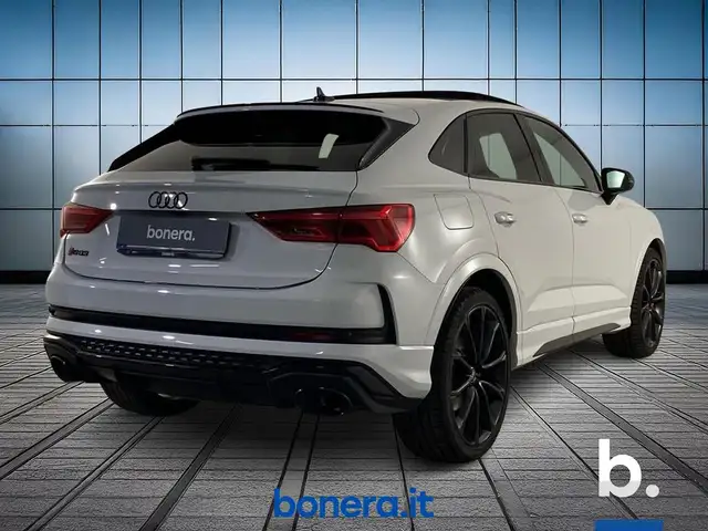 Audi Q3 view 5
