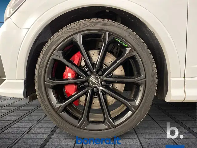 Audi Q3 view 11