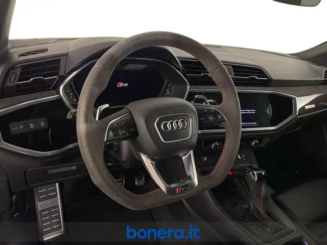 Audi Q3 view 15