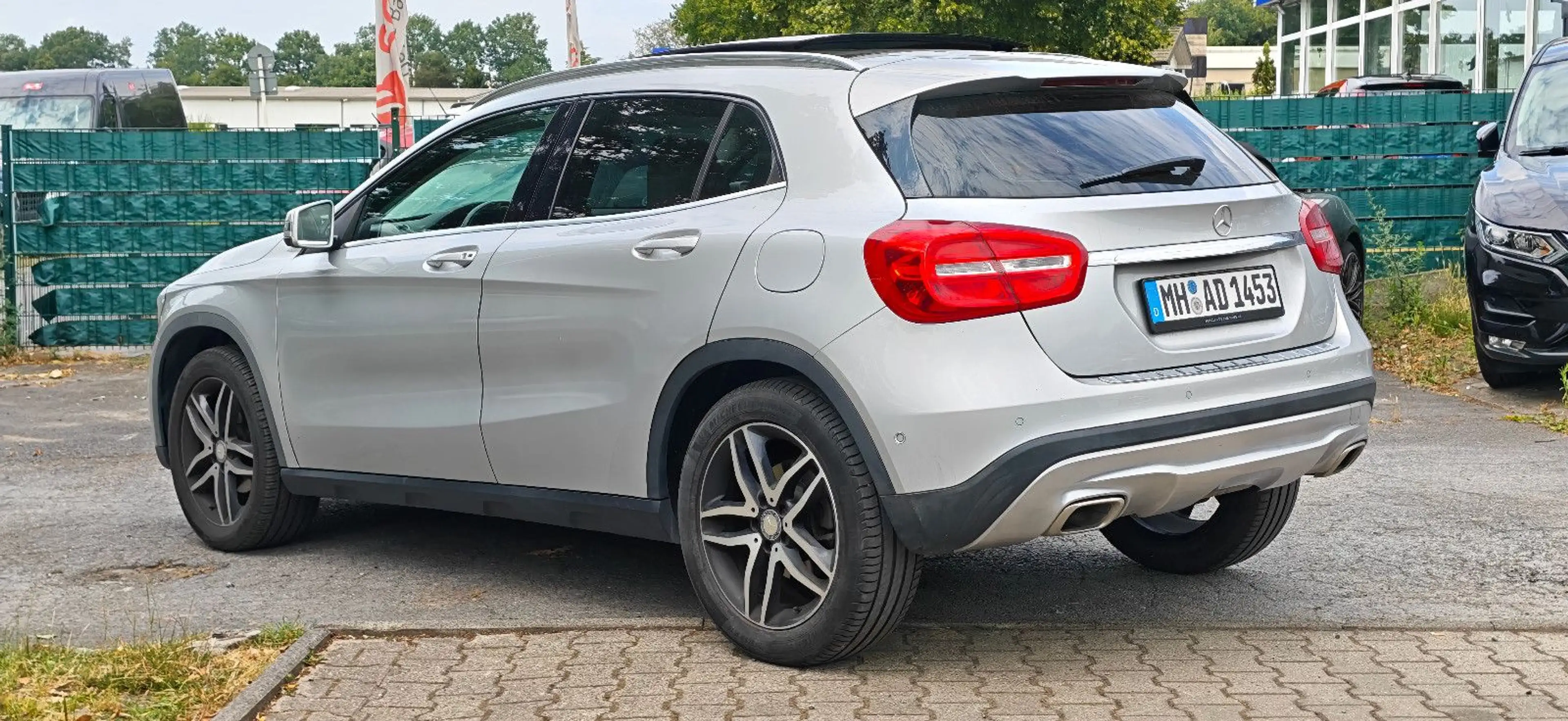 Mercedes-Benz GLA 220 d Panorama Navi SHZ LED SPUR — photo 11