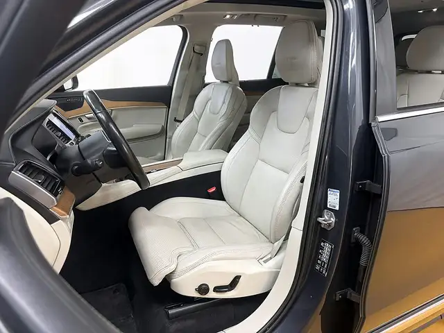 Volvo XC90 view 7
