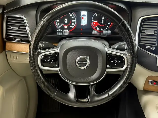 Volvo XC90 view 21