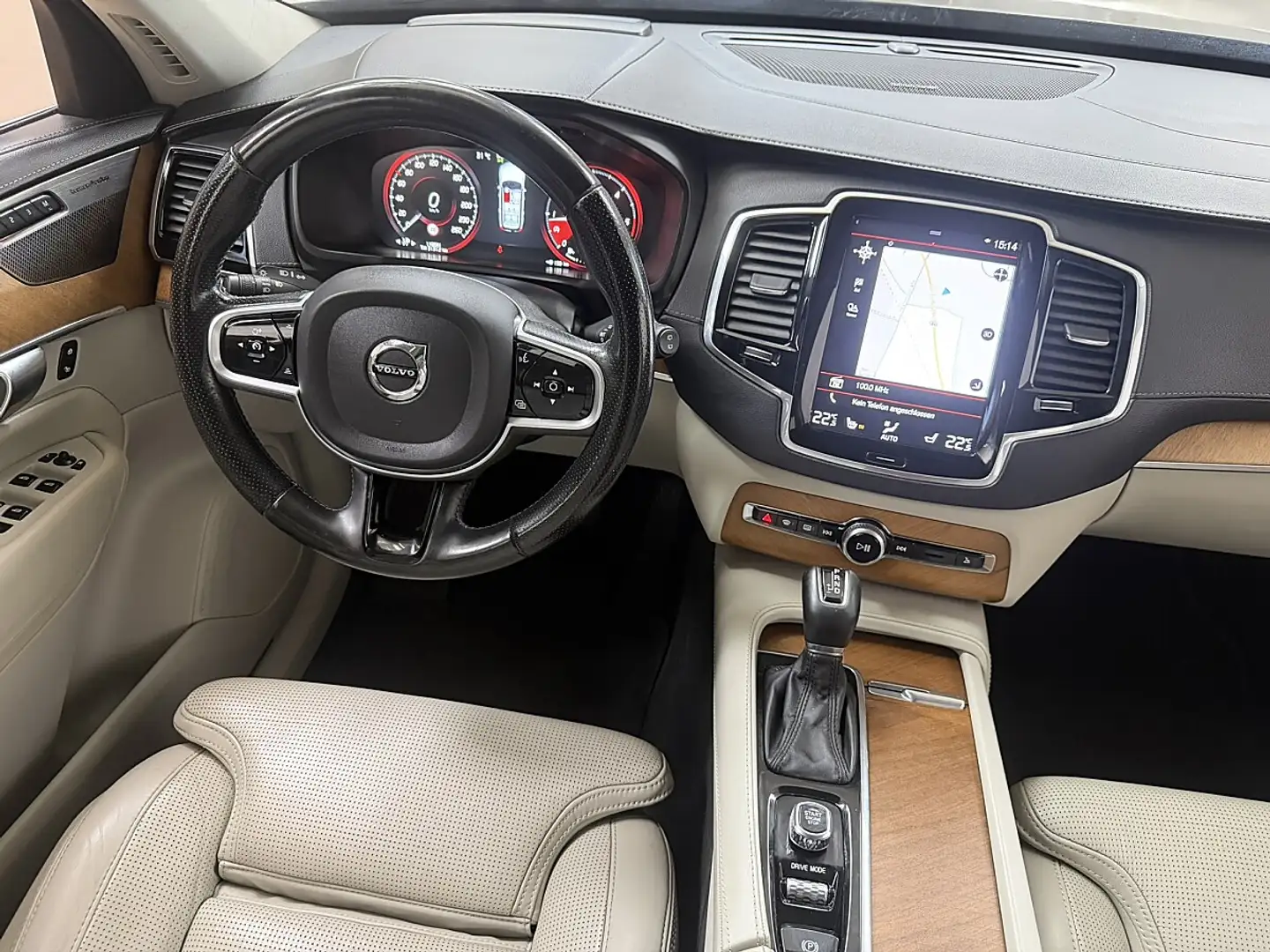 Volvo XC90 D5 AWD Inscription 7 Sitzer_Pano_AHK_ Grau - 2