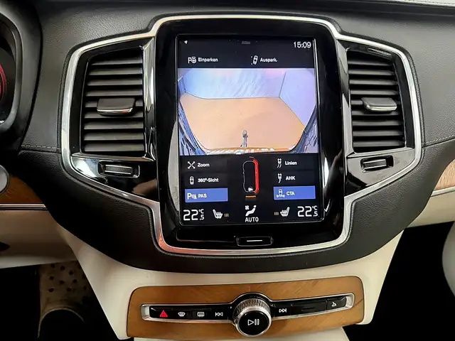 Volvo XC90 view 25
