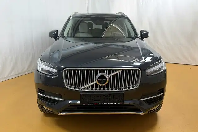 Volvo XC90 view 26