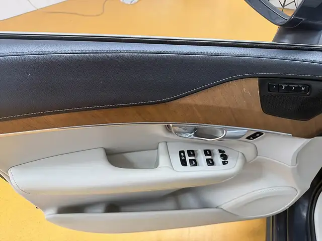 Volvo XC90 view 14