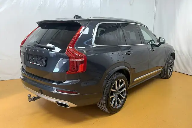 Volvo XC90 view 4
