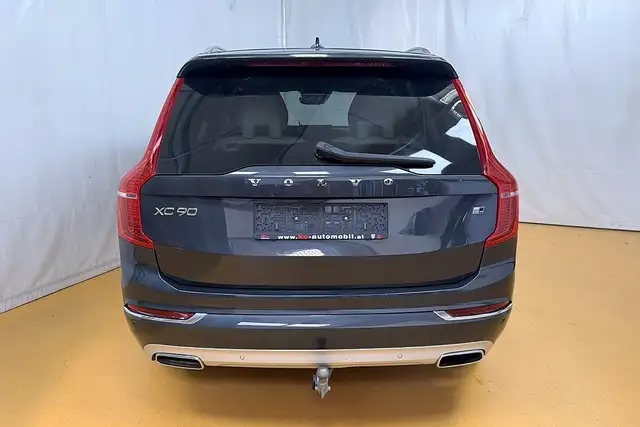 Volvo XC90 view 11