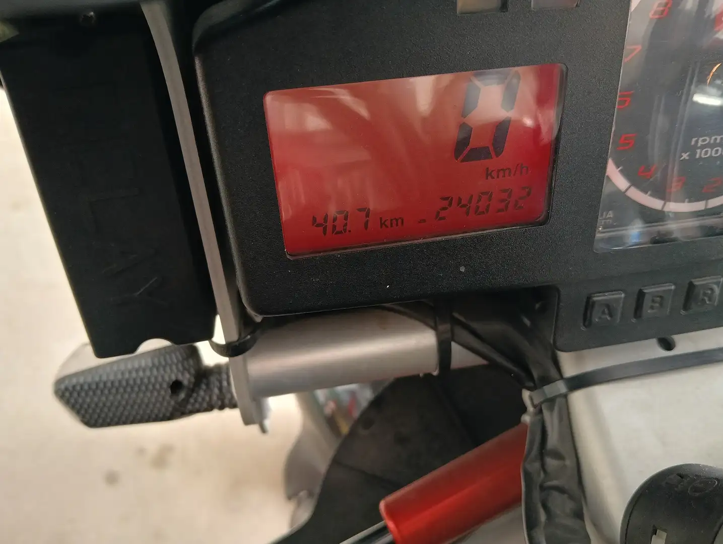 Aprilia Tuono Noir - 2