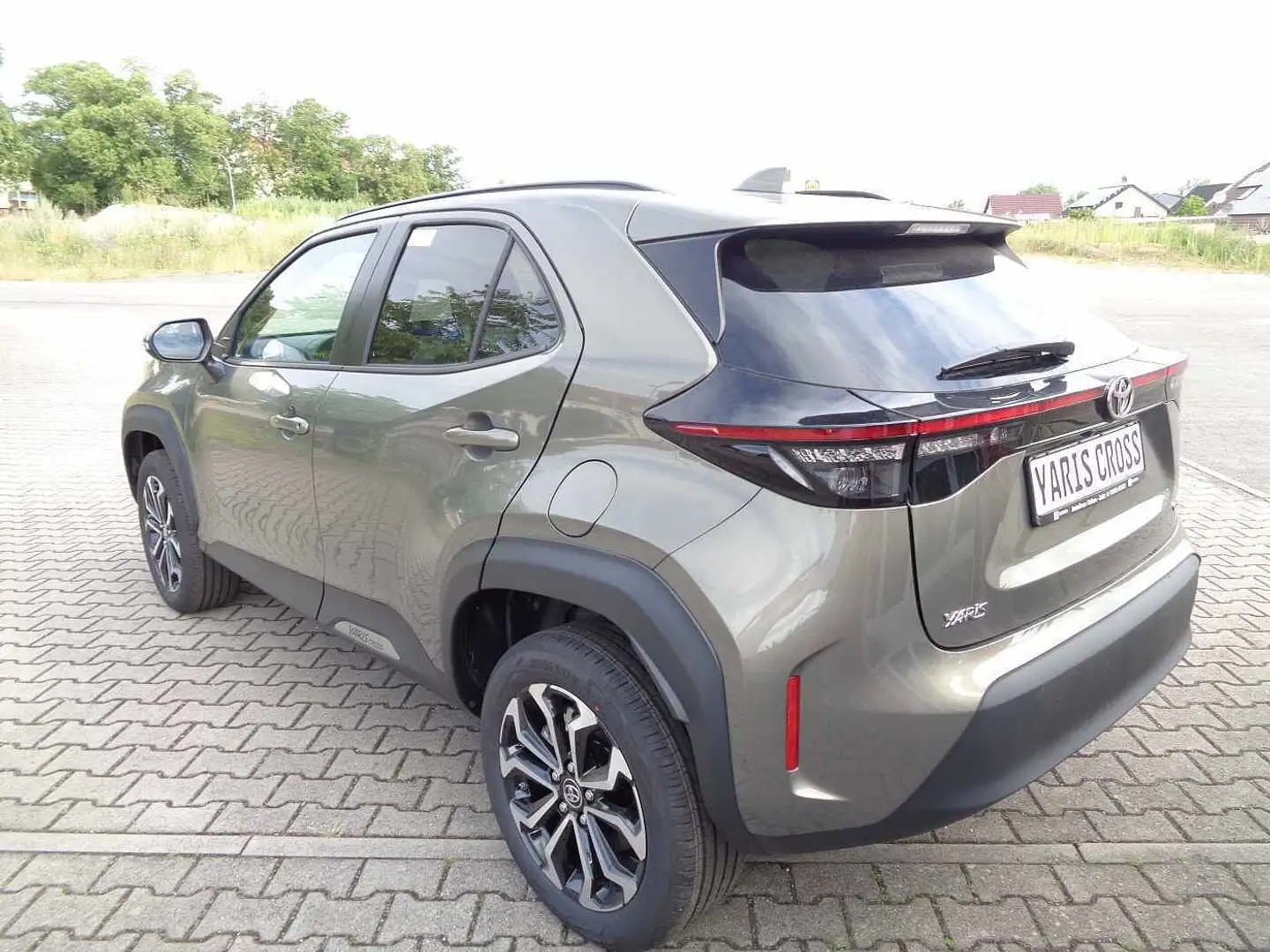 Toyota Yaris Cross Hybrid 1.5 VVT-i Teamplayer Grau - 2