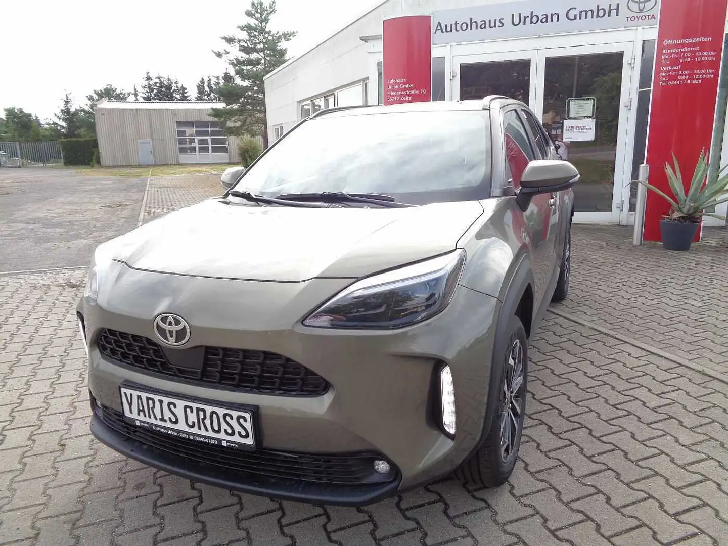 Toyota Yaris Cross Hybrid 1.5 VVT-i Teamplayer Grau - 1