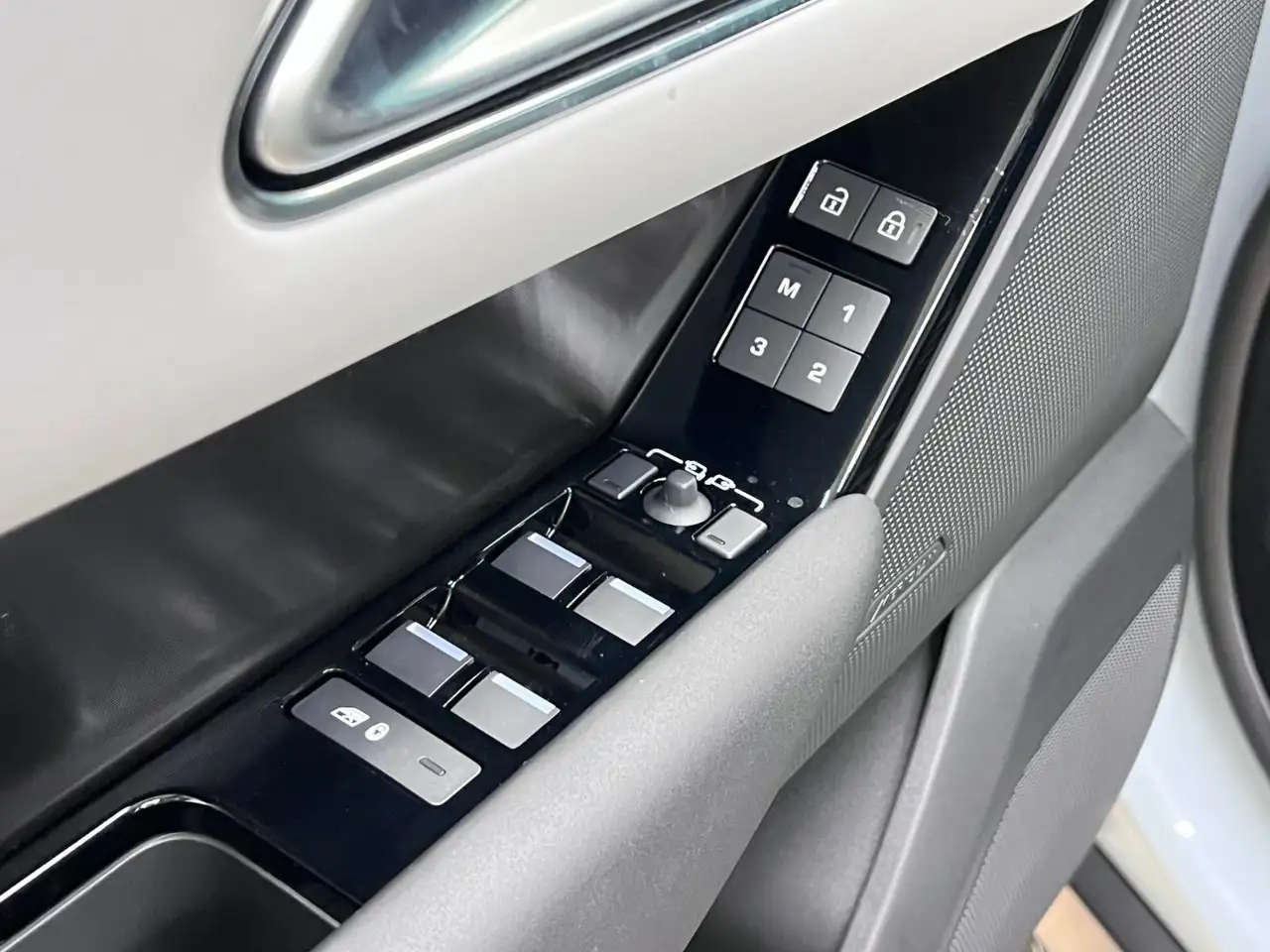 Land Rover Range Rover Velar снимка Land Rover Range Rover Velar