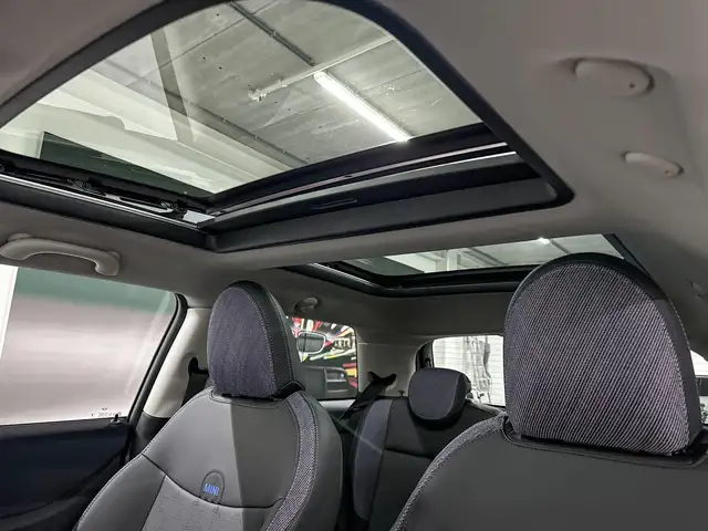 MINI Hatch view 12