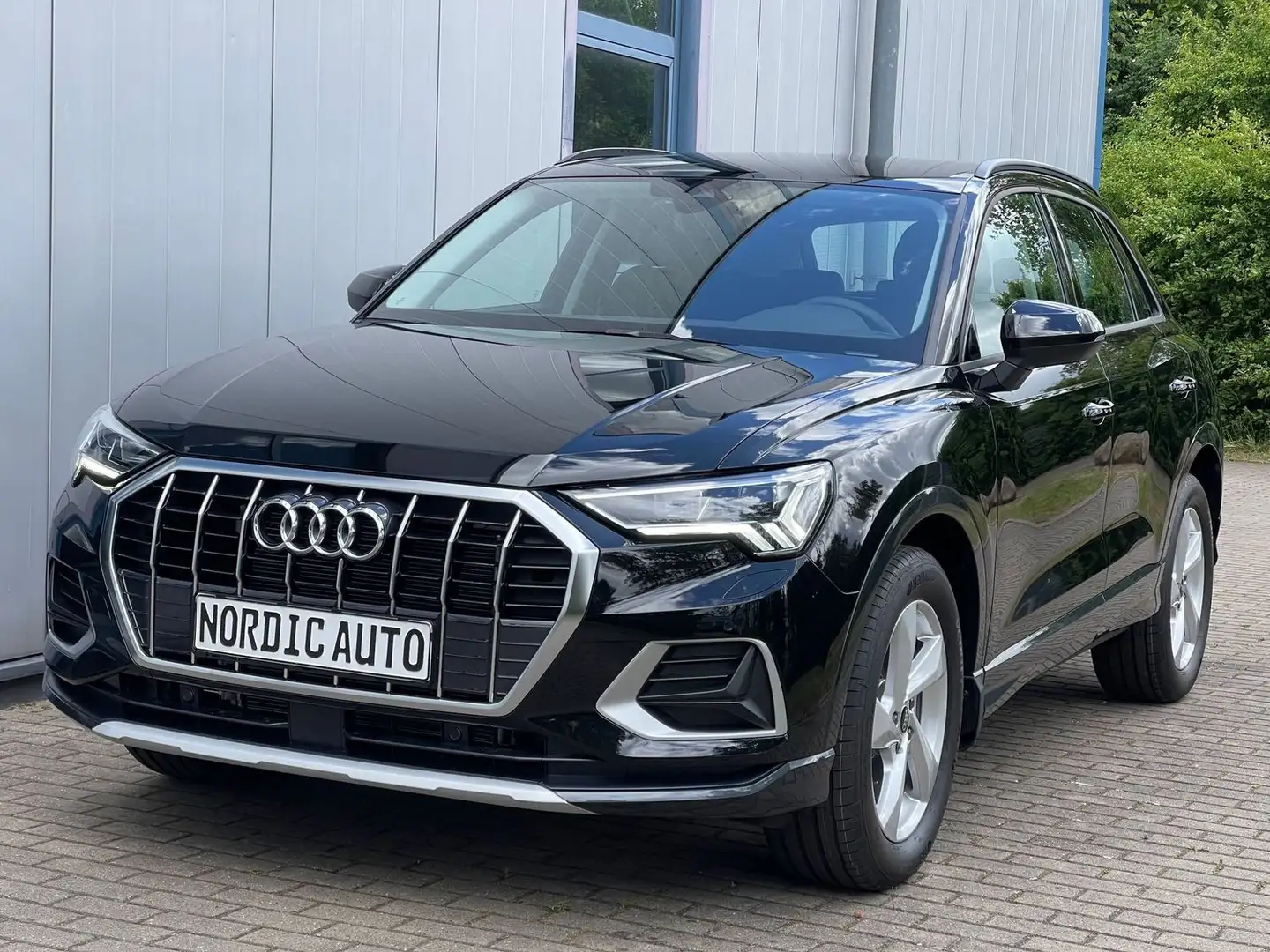 Audi Q3 35 TFSI+Keyless+AHK+StandH+Kamera+ACC Schwarz - 1