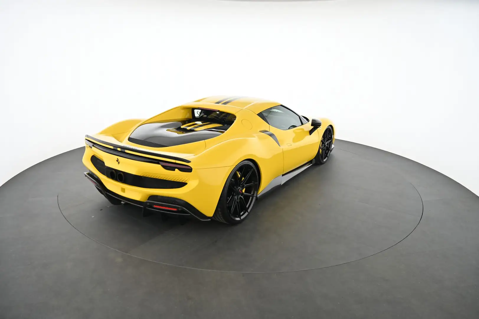 Ferrari 296 GTB Novitec EXP € 280.400,- Gelb - 2