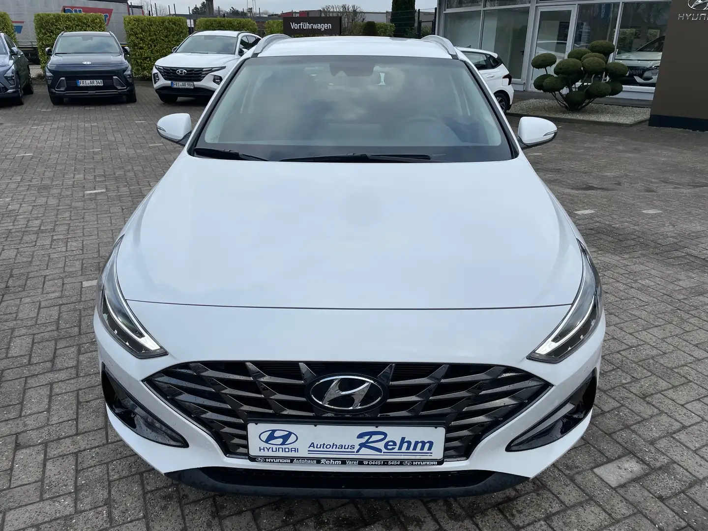 Hyundai i30 1.5 Prime Mild-Hybrid + Sitzpaket, RFK, Apple Car Weiß - 2