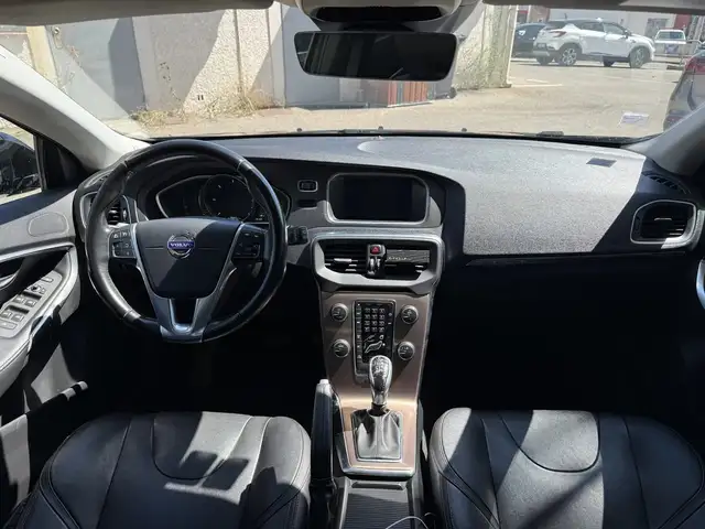 Volvo V40 view 15