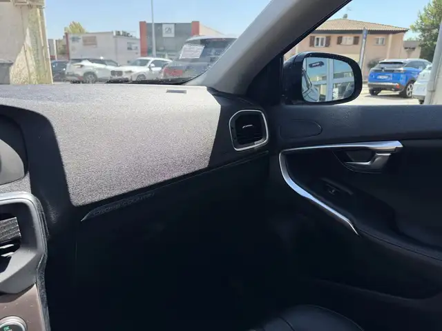 Volvo V40 view 17