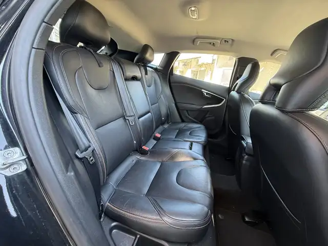Volvo V40 view 14