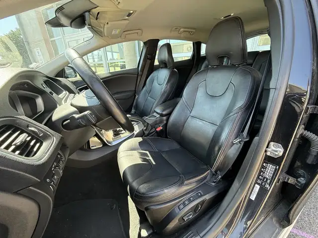 Volvo V40 view 10