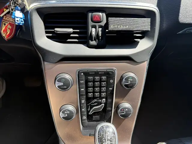Volvo V40 view 19