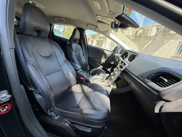 Volvo V40 view 11