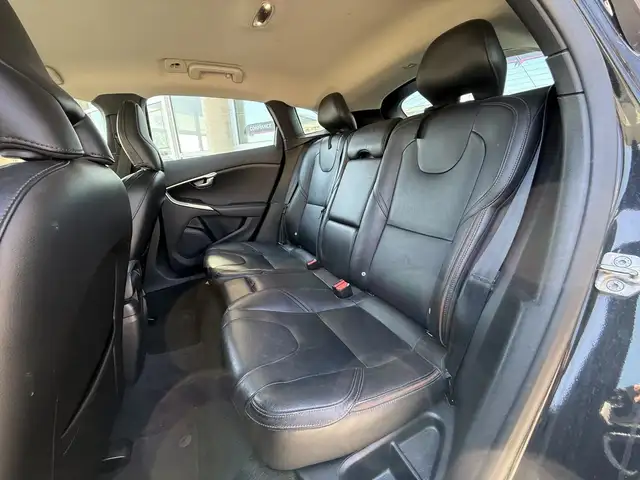 Volvo V40 view 13