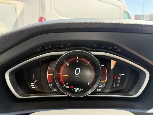 Volvo V40 view 18