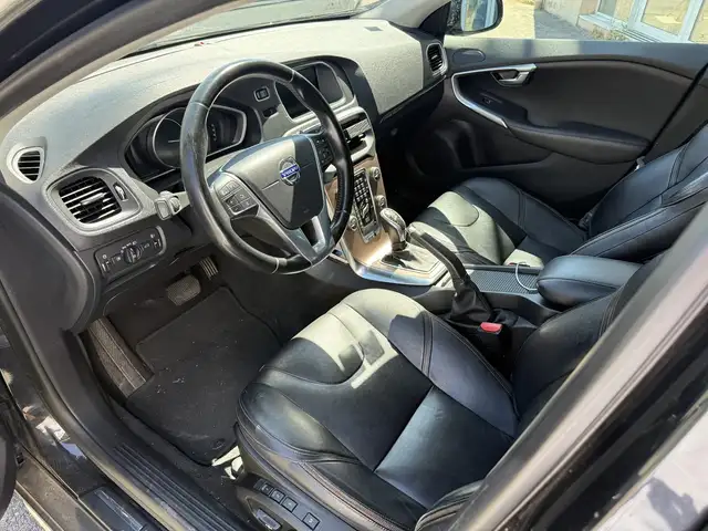 Volvo V40 view 9