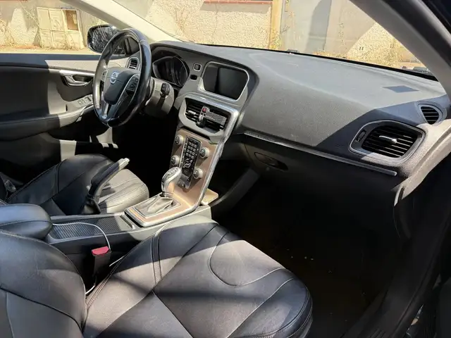 Volvo V40 view 12