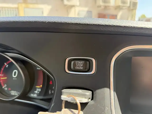 Volvo V40 view 23