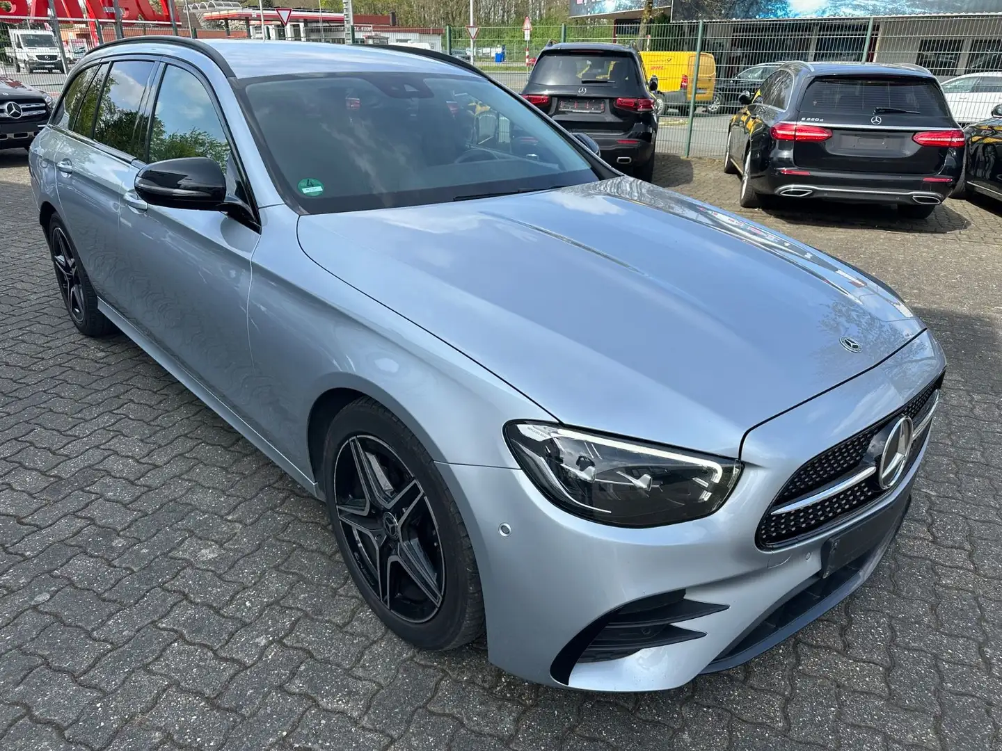 Mercedes-Benz E 220 d T 4M AMG Line ex. Night P. Kamera AHK Silber - 2