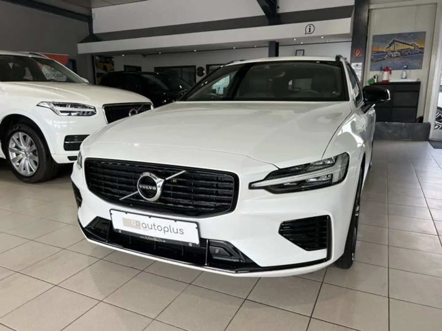 Volvo V60 T6 R-Design Recharge AWD B&W Sitzbelüftung Weiß - 2