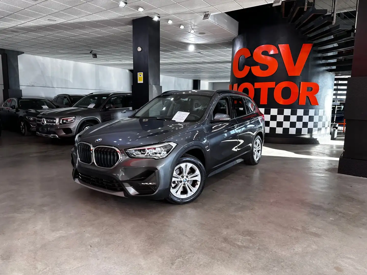BMW X1 xDrive25e Gris - 2