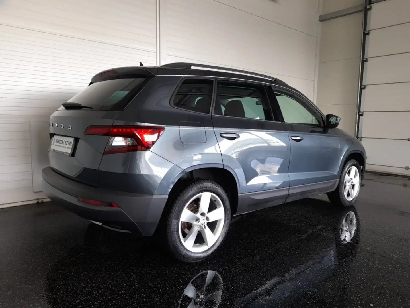 Skoda Karoq 2,0 TDI DSG *VOLL-LED / NAVI / TEMPOMAT / PDC / SITZHEIZUNG / KEYLESS* Grau - 2