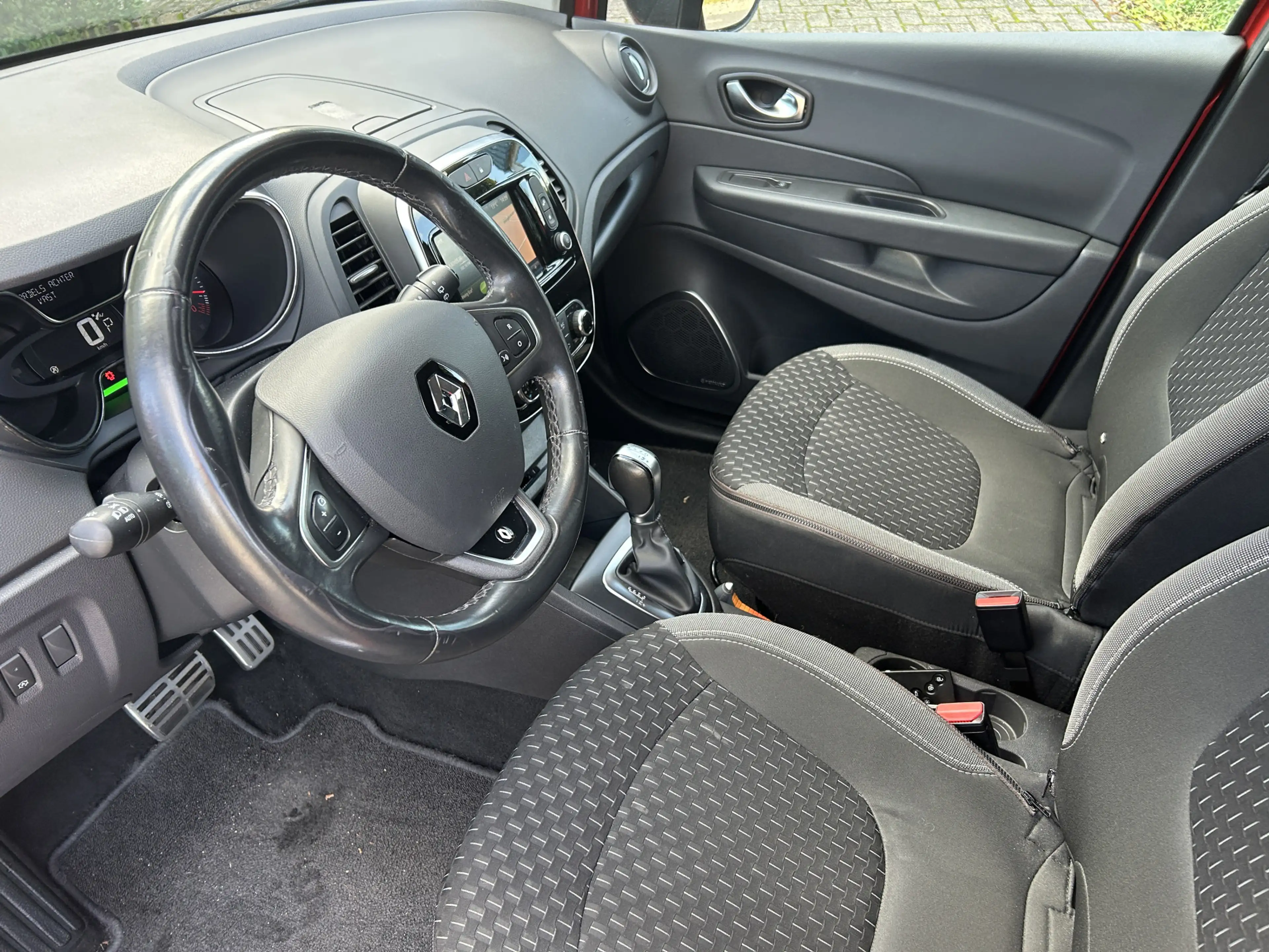 Renault Captur 1.2 TCe Intens — photo 10