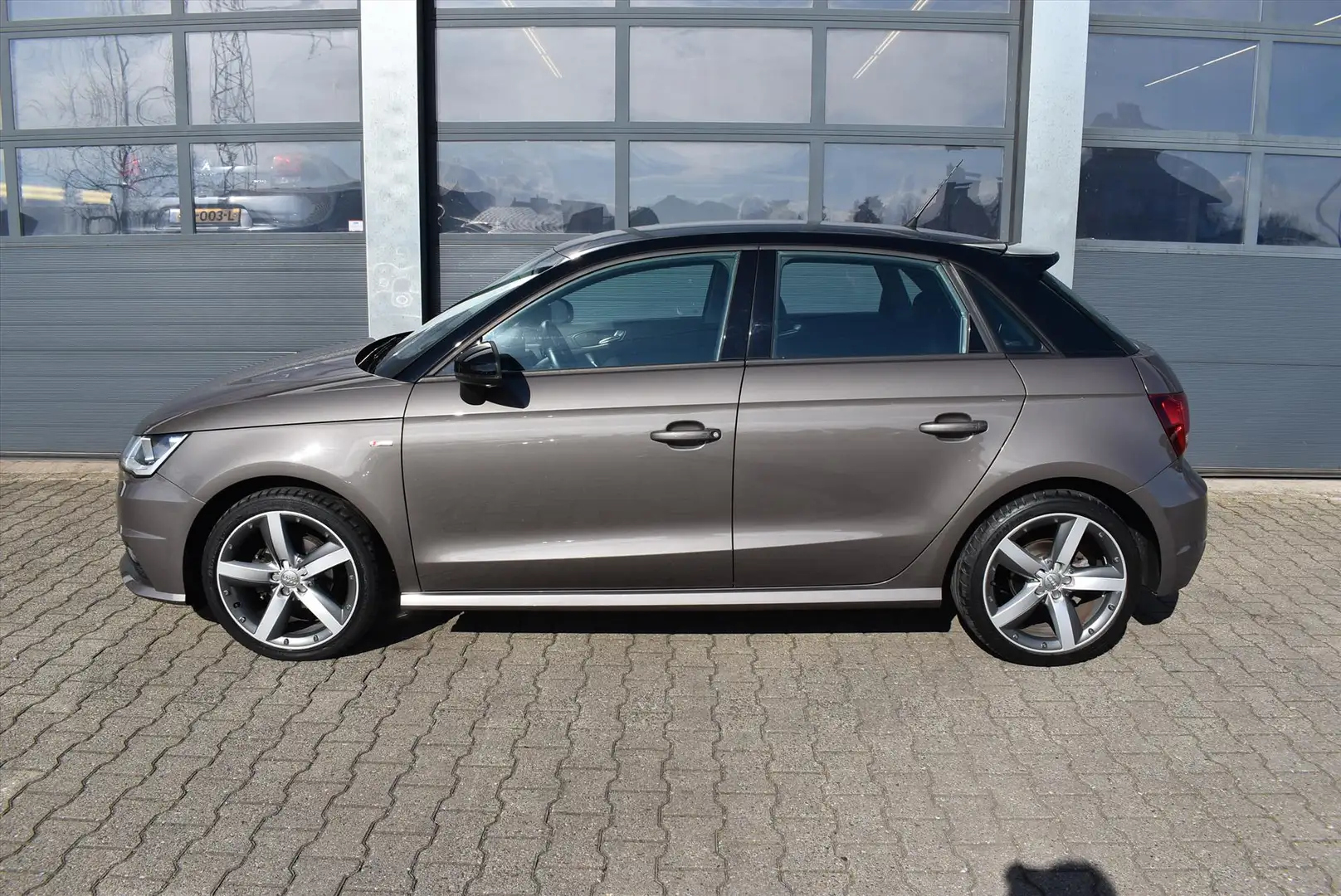 Audi A1 1.0 TFSI 95pk Adrenalin Braun - 2