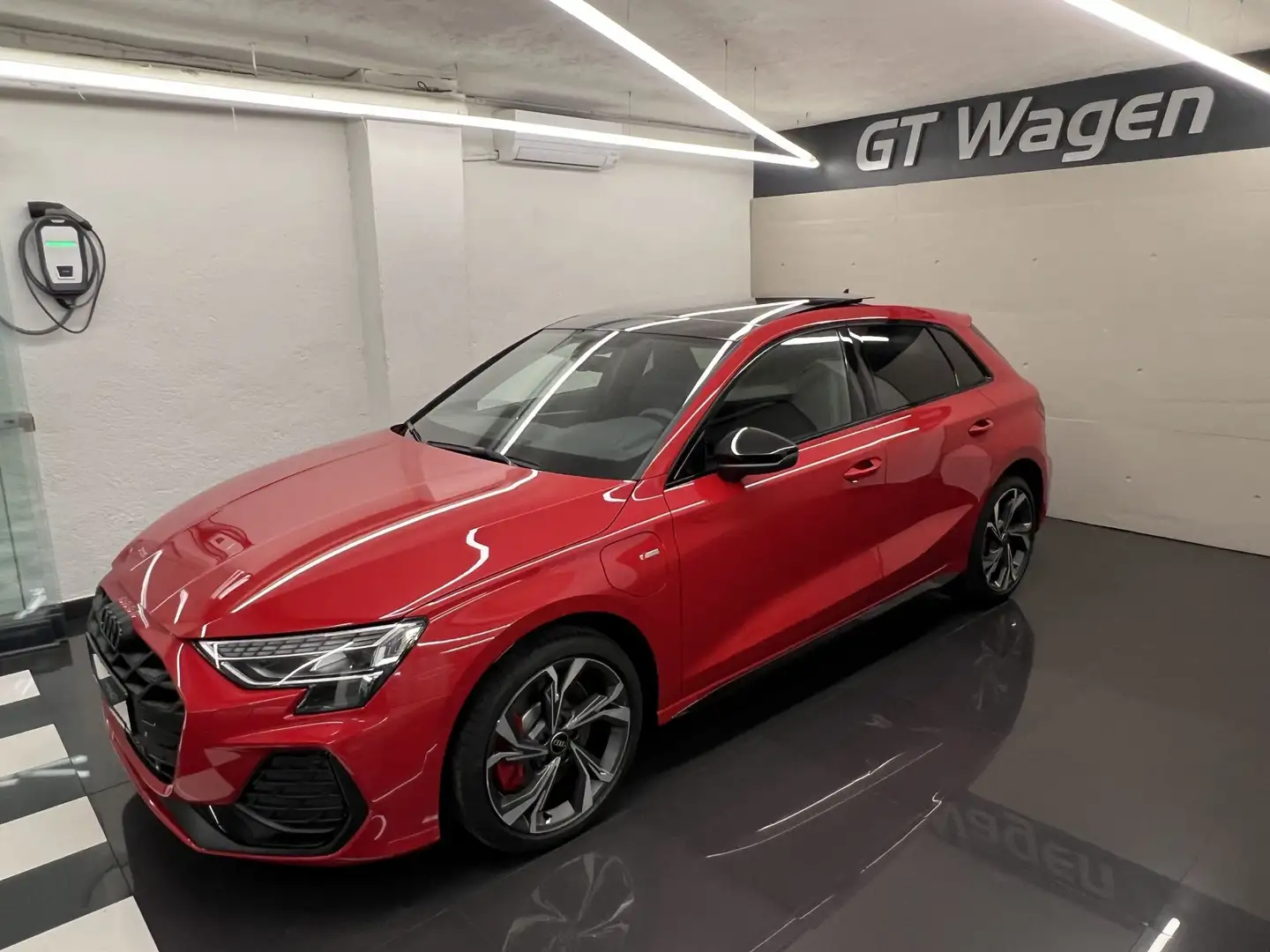 Audi A3 Sportback Black compet TFSI e 200kW S tr Rood - 2