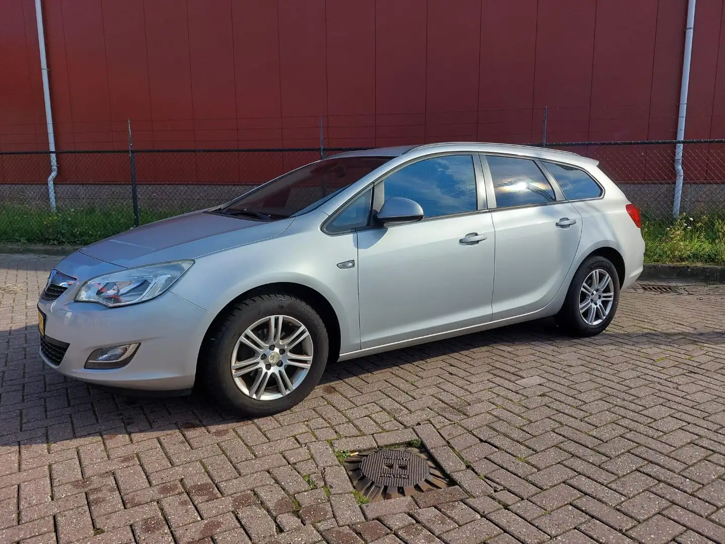 Opel Astra Sports Tourer 1.4 Edition Gris - 2