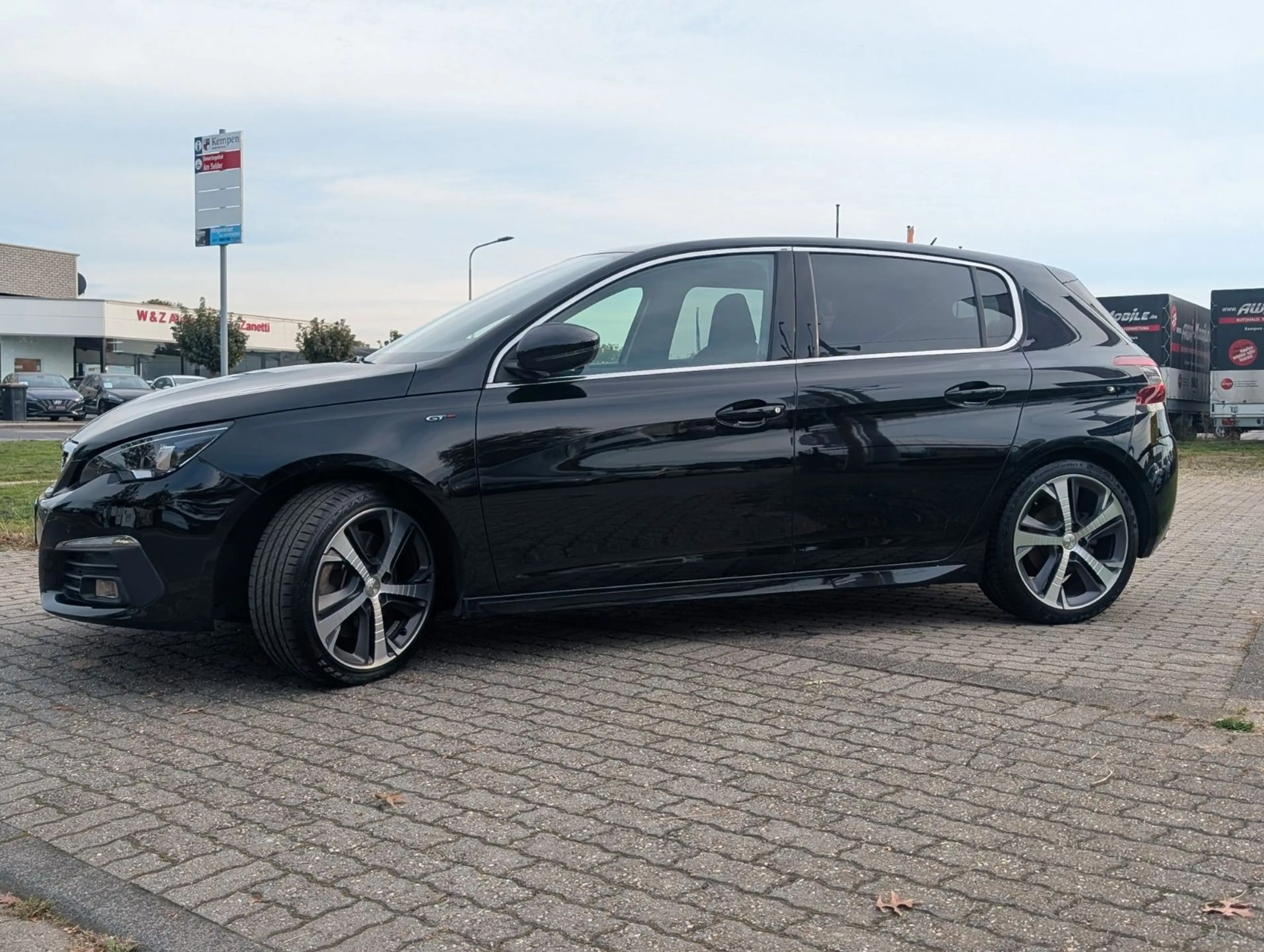 Peugeot 308 GT*1-HAND*ALCANTARA*TEMPOMAT*KAMERA*PDC !! — photo 9