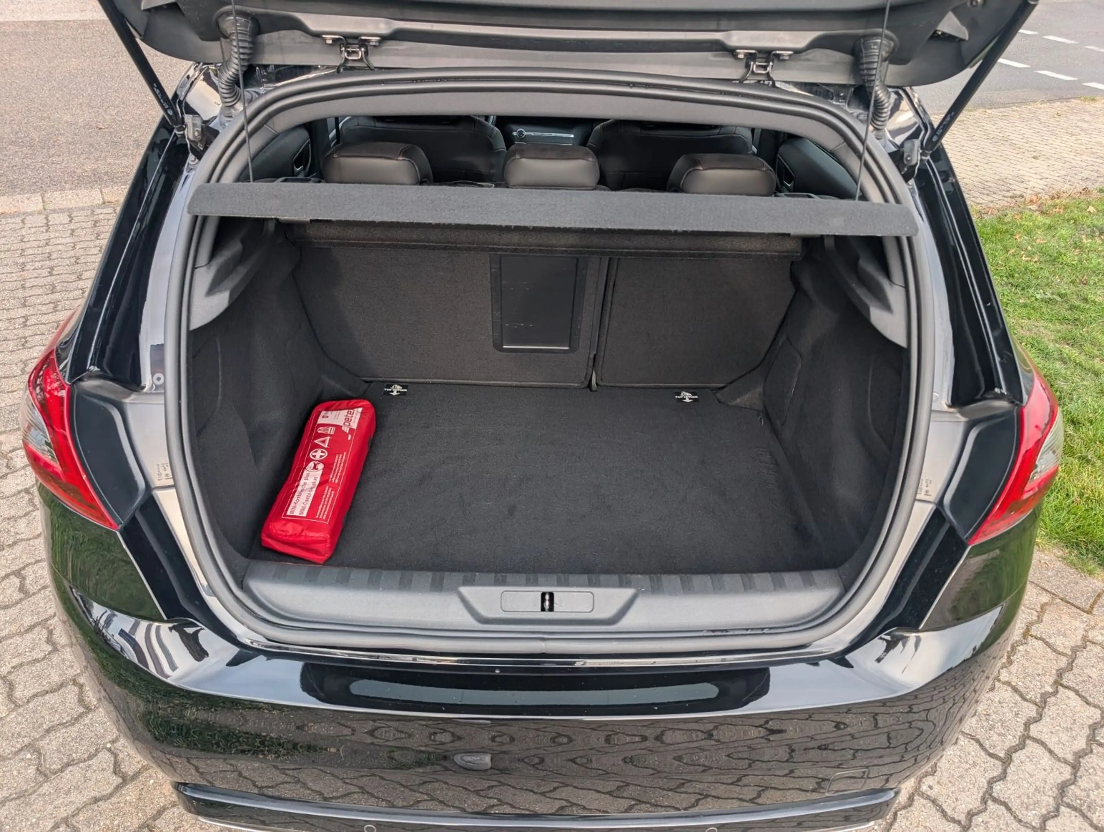 Peugeot 308 GT*1-HAND*ALCANTARA*TEMPOMAT*KAMERA*PDC !! — photo 15